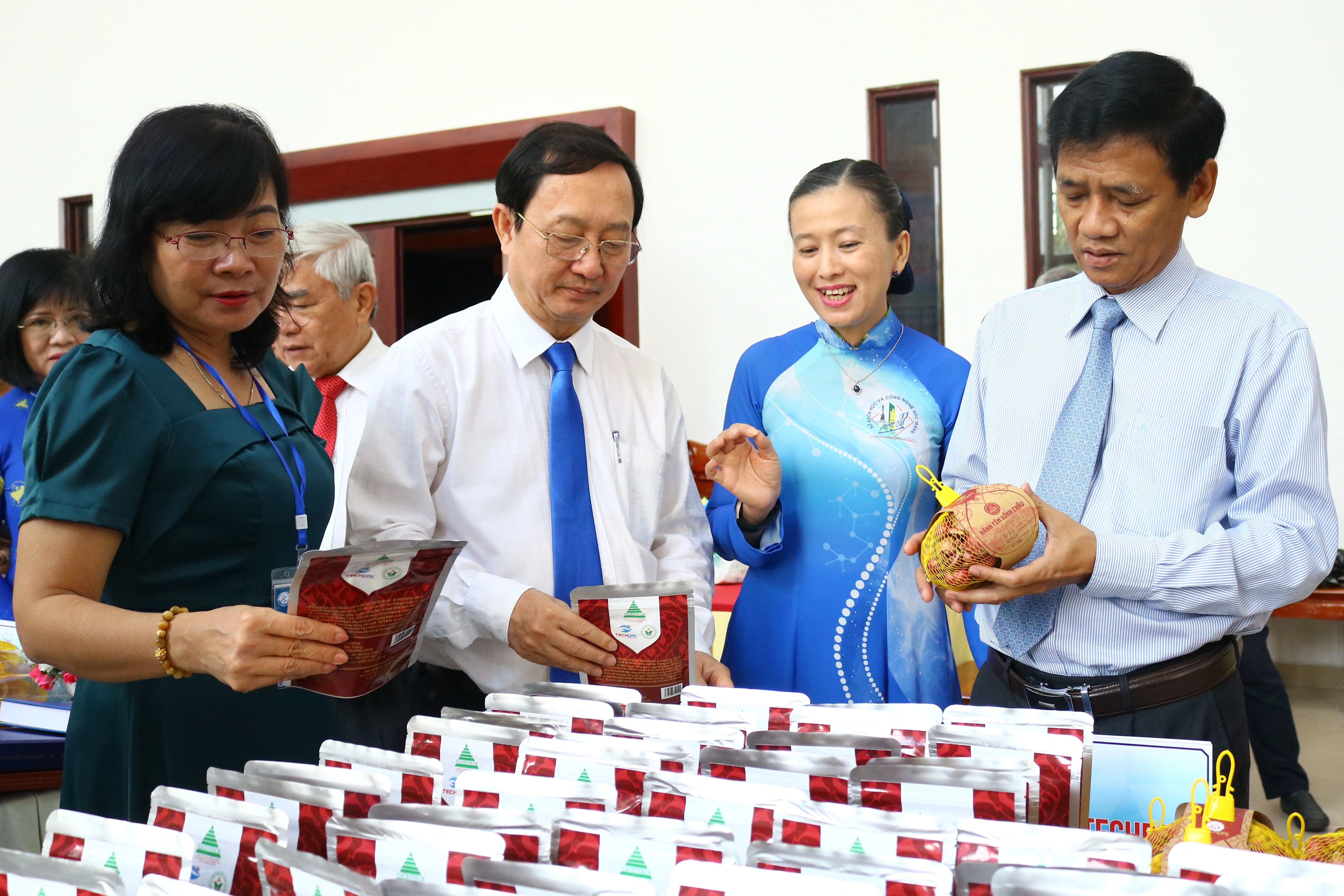 Bộ trưởng KHCN gợi mở nhiều vấn đề để ĐBSCL phát triển xứng tầm - 1